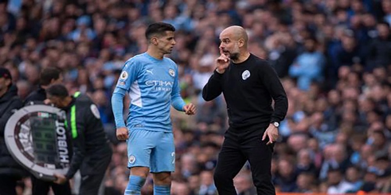Pep Guardiola- Hành trình của nhà chiến thuật vĩ đại 5 Linh hoạt thay đổi các chiến lược trong kiểm soát bóng